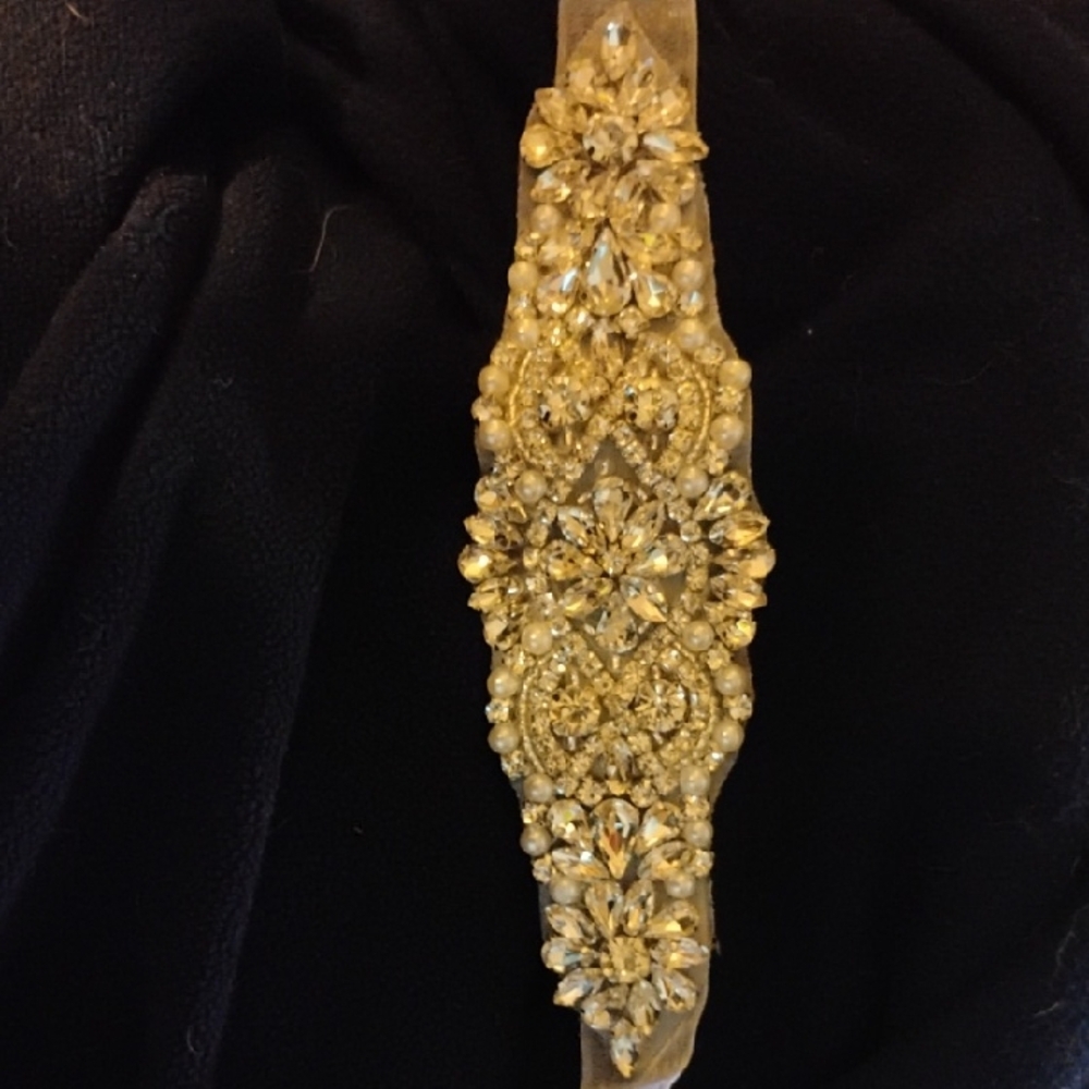 Elegant Gold Embellished Headband